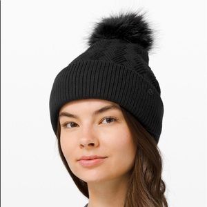 Lululemon black Chevron Knit Pom Beanie
